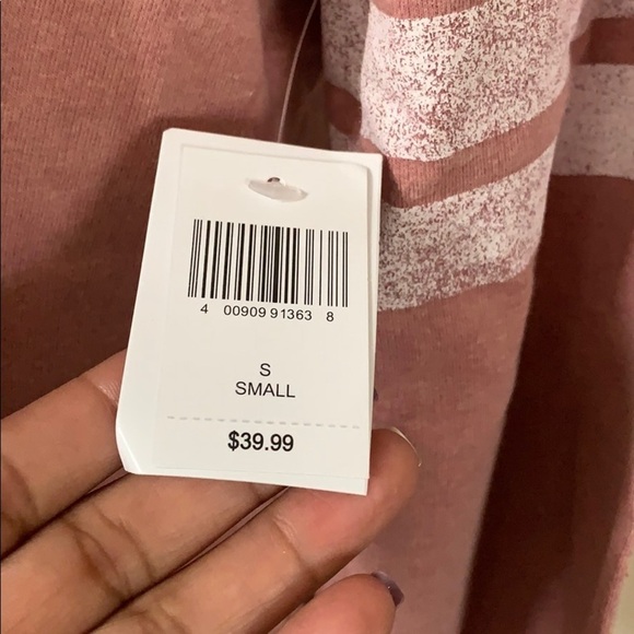 Disney top size small - Picture 6 of 6